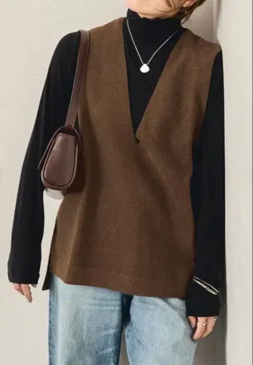 저널 스탠다드 울 라이크 V넥 베스트