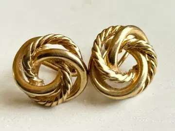 골동품 반지가 겹쳐진 모던한 디자인 vintage 귀찌