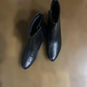 블랙 가죽 숏부츠 RAKUNA 체형 교정 부츠