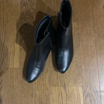 블랙 가죽 숏부츠 RAKUNA 체형 교정 부츠