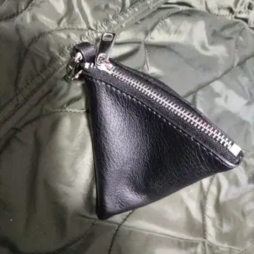 블랙 가죽 삼각형 코인 케이스