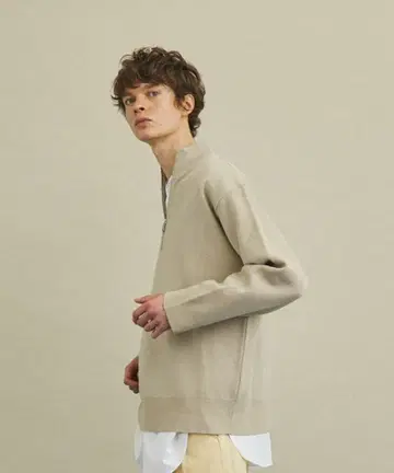 UNITED TOKYO 오버 사이즈 하프 지퍼 니트