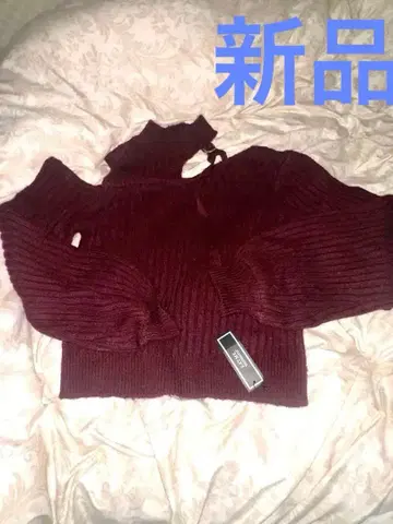 이토미 새상품 버건디 오프숄더 니트