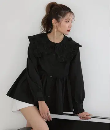 Meraki 스캘럽 레이스 옷깃 블라우스