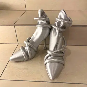 새상품 yello 실버 부츠 M 12/26까지 가격 인하