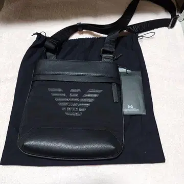 Armani 블랙 숄더백 수납 가방 포함