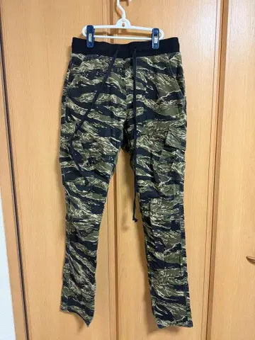 mnml 카고 팬츠 타이거 카모