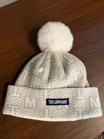 테일러메이드 폼폼 포함 니트 모자
