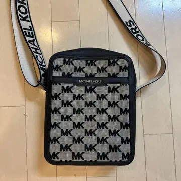 MICHAEL KORS MK 로고 숄더백