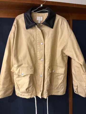 [ 시착만 한 상품 ] 베이지 밀리터리 자켓 H&M