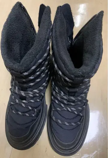 블랙 지퍼 부츠