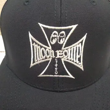 문 아이즈 캡 네이비