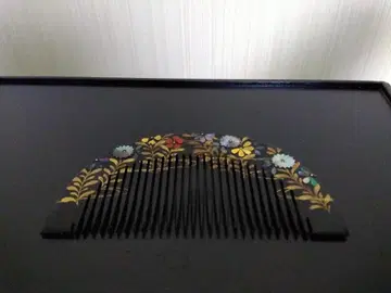 꽃무늬와 잎 장식의 블랙 와코마치