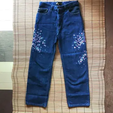 꽃무늬 자수 다크 블루 스트레이트 데님 사이즈 30 (76cm)