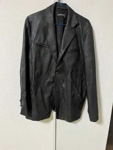 PASSPORT 블랙 가죽 블레이저