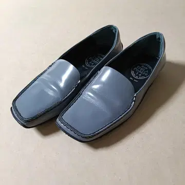 뤼데라 펌프스 22.5cm 에나멜 로퍼