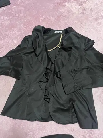 블랙 프릴 자켓 긴팔