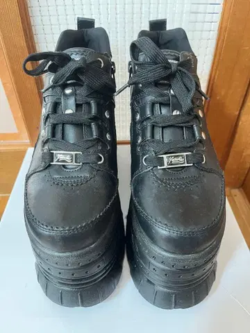 요스케 YOSUKE 직영SHOP 한정판 통굽 스니커즈 블랙 24.5cm