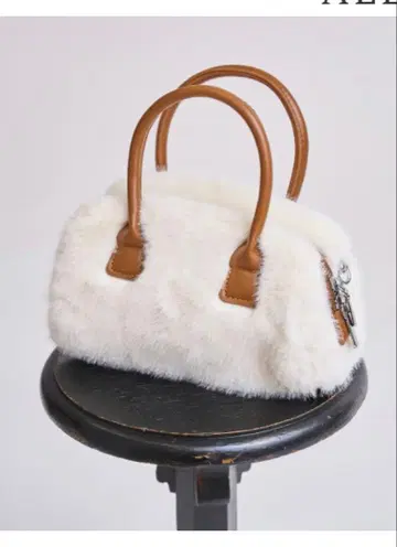 NOERA 퍼 화이트 미니백 새상품