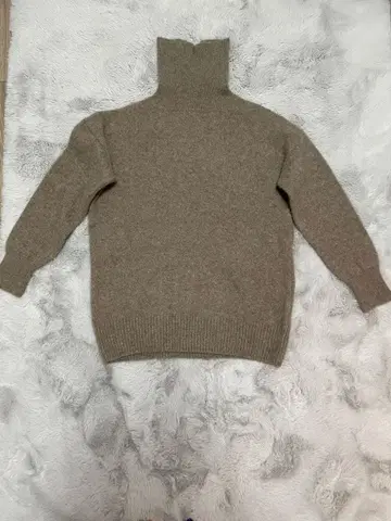 URBAN RESEARCH 베이지 하이넥 스웨터