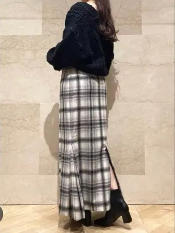 SNIDEL 그라데 체크 사이드 턱 스커트 BLK