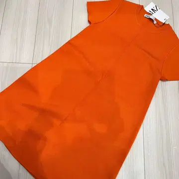 아름다운 오렌지 색상의 상의 (ZARA)