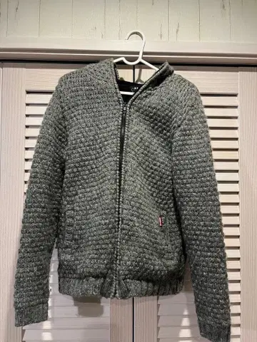 할리우드 런치마켓 후드 부착 그레이 뜨개질 자켓