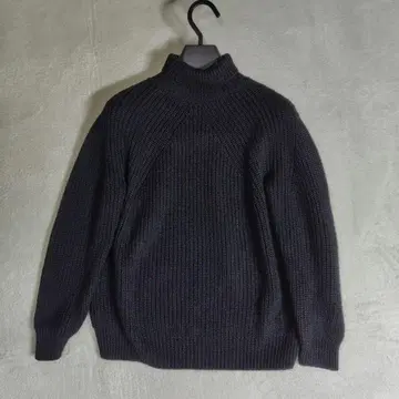 미사용에 가까운 바토너 하이넥 터틀넥 니트 두툼한 울 100%