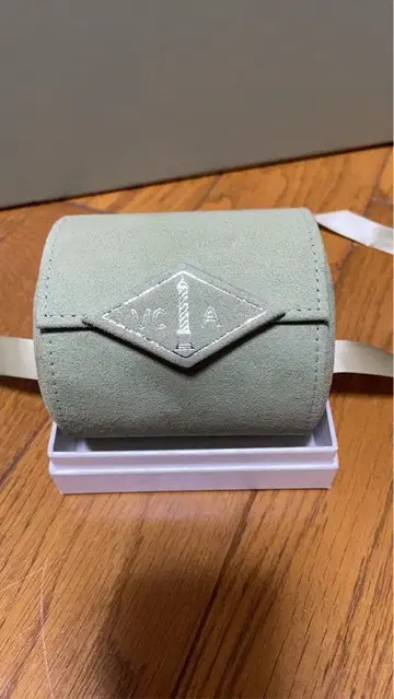 반클리프 아펠 시계 케이스만 박스 포함