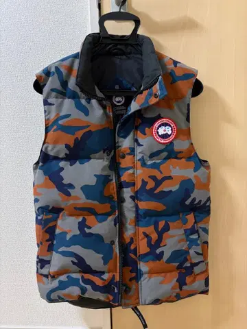CANADA GOOSE 카모플라쥬 다운 베스트