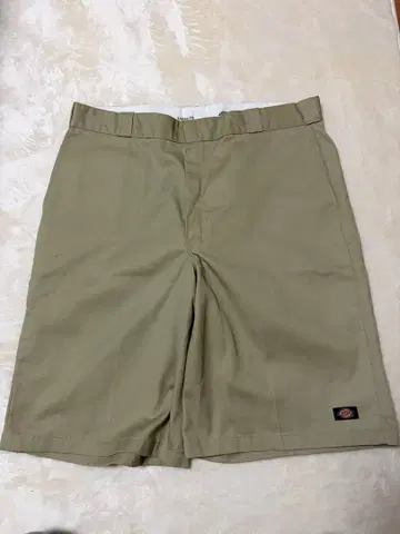 Dickies 루즈핏 베이지 숏팬츠 42