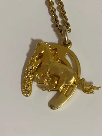 행운의 모티브 말과 말발굽 디자인 목걸이