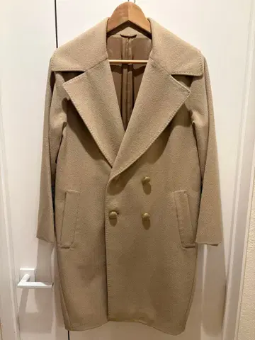 베이지 더블 브레스트 코트