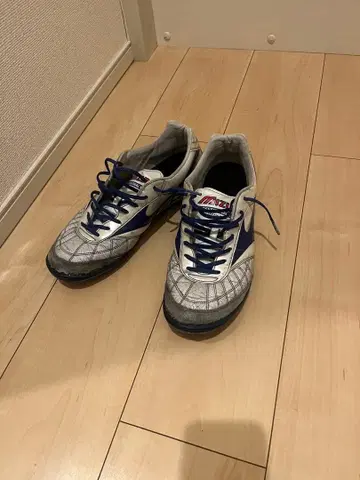 미즈노 축구화 화이트/블루