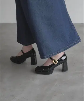 스톰 스트랩 펌프스