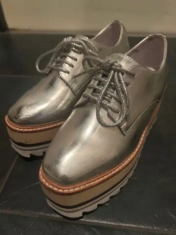 제프리 캠벨 샤르소크 통굽 레이스업 슈즈 (실버)