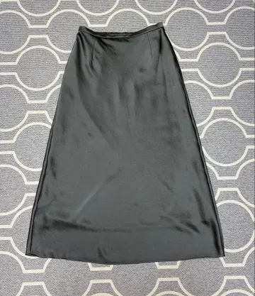 [ 유나이티드 애로우즈 ] 짙은 녹색 새틴 스커트