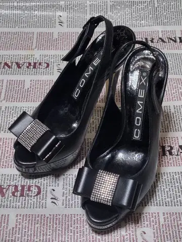 COMEX 블랙 오픈토 백 스트랩 하이힐