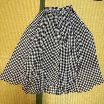 Neela 블랙 앤 화이트 체크 플레어 스커트