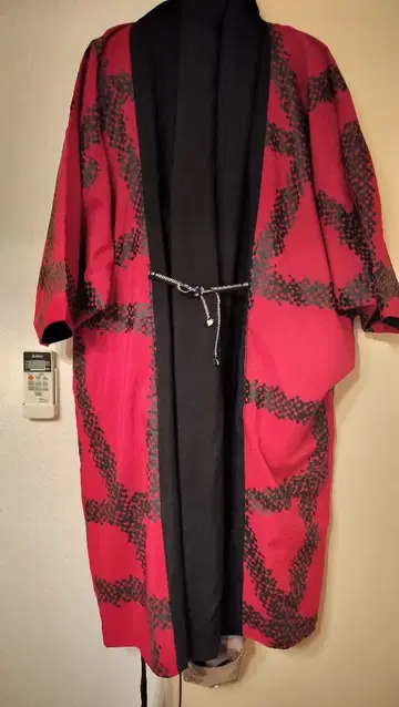 SOU SOU 빨간색과 검은색 무늬 겉옷