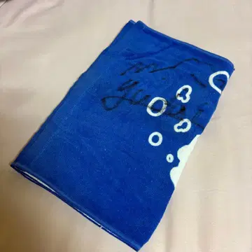 파란색 타월 Fish and Lips 디자인 타월