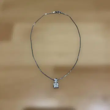 스와로브스키 스퀘어 펜던트 목걸이