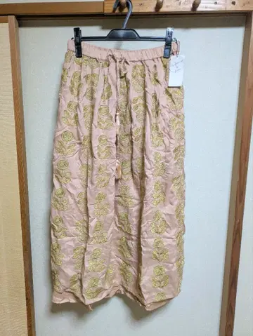 아즈나우아즈 꽃무늬 자수 레이온 스커트