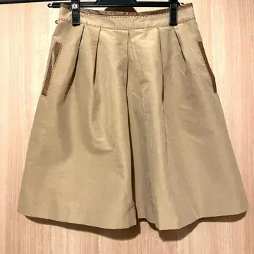 [ 익명 배송 ] Lois CRAYON 플레어 스커트 베이지 가죽