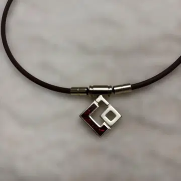 코란토테 목걸이 탑