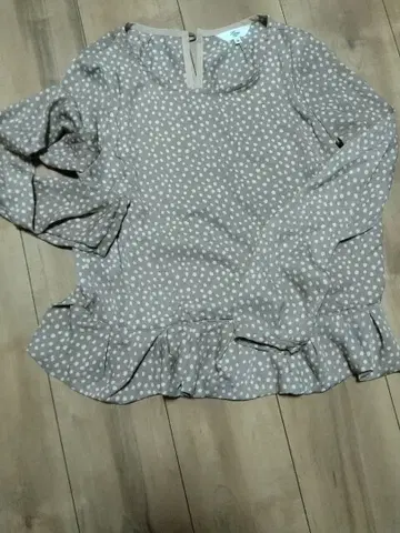 새상품 Histoire 물방울 패턴 프릴 밑단 블라우스 36