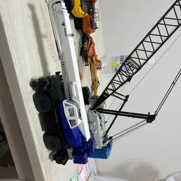 타다노 크레인 자동차 화이트 블루 정크제품입니다.