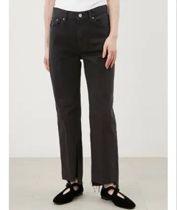 Mila Owen / 밑단 단차 테이퍼드 데님 팬츠