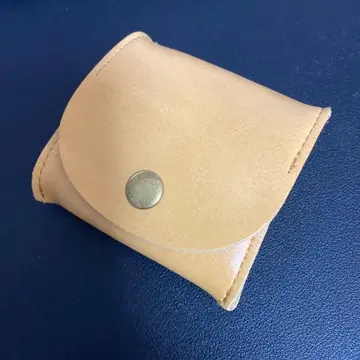 베이지 가죽 플랩식 코인 케이스