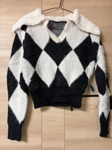 아가일 크롭 니트 스웨터